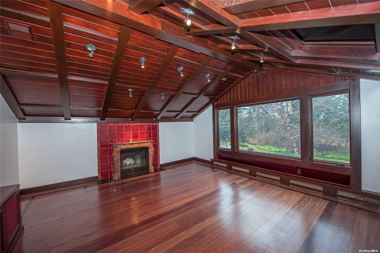 4 Mallard Dr
