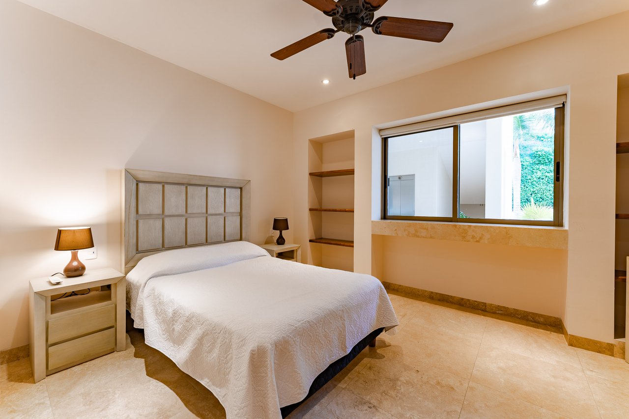 3 Bedroom, Condo, COSMO 8A-1