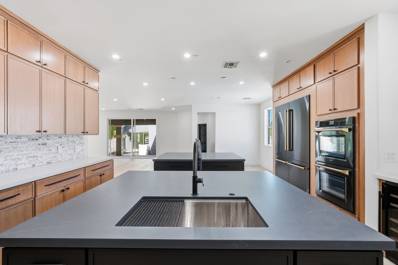 2974 E CAMELLIA Drive