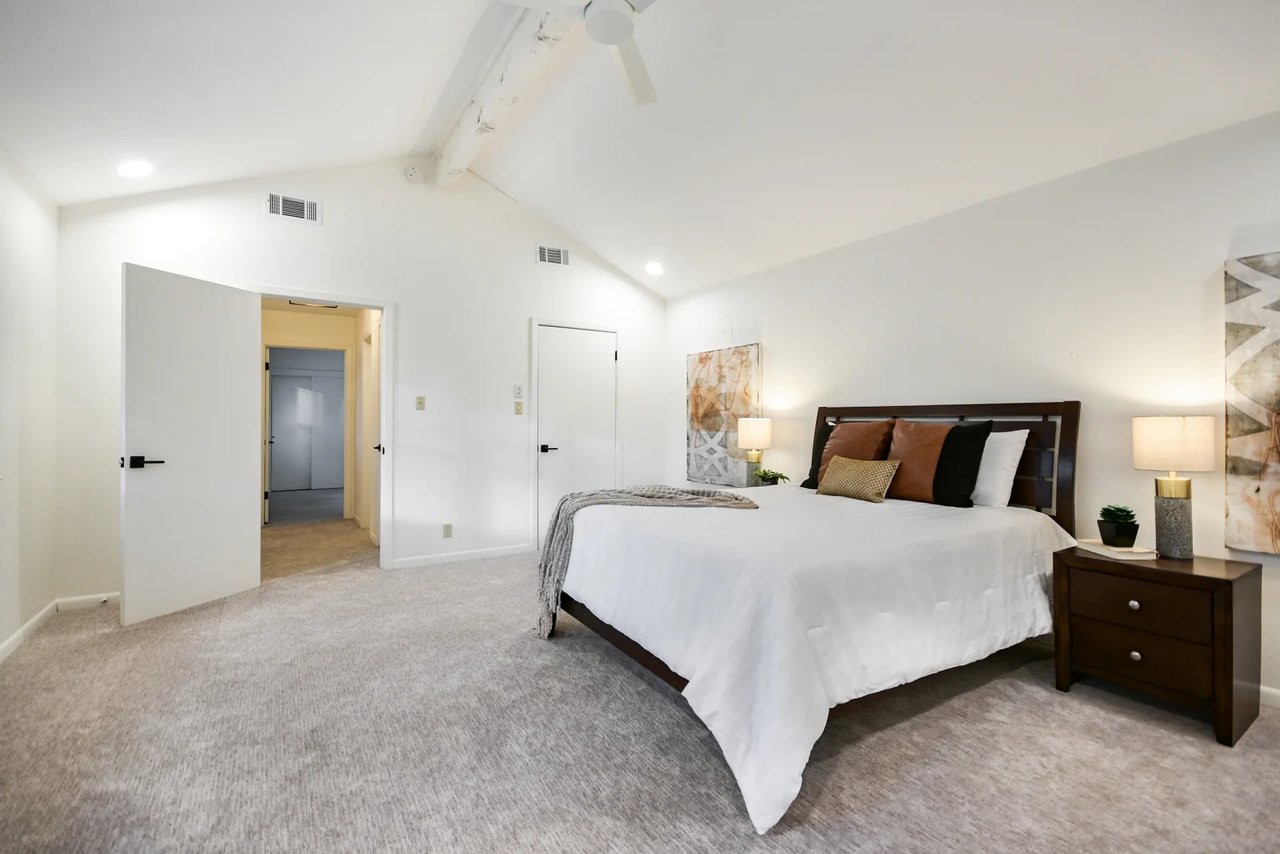 Golf Course Grandeur - 9112 Balcones Club Drive