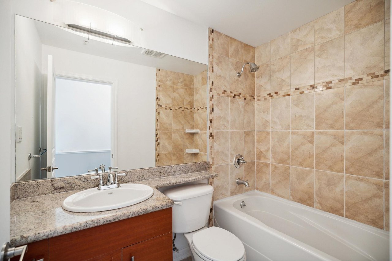 904-9288 University Cres
