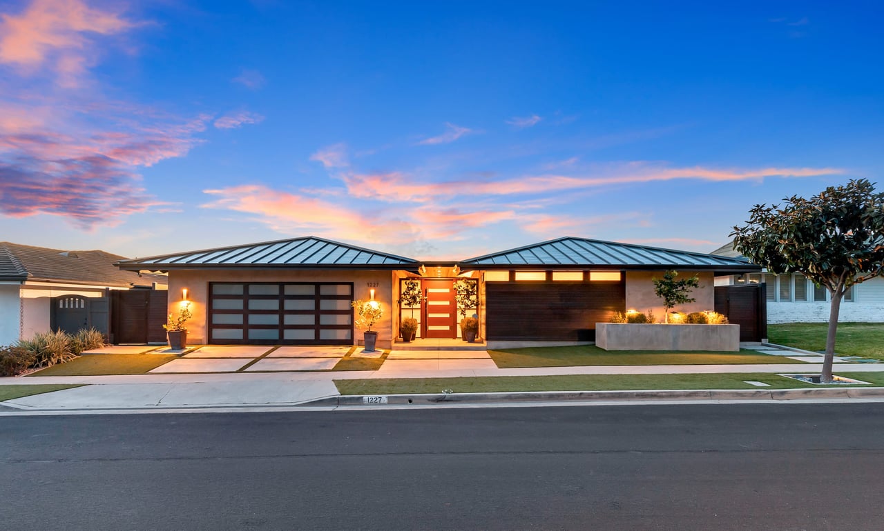 1227 Surfline Way
