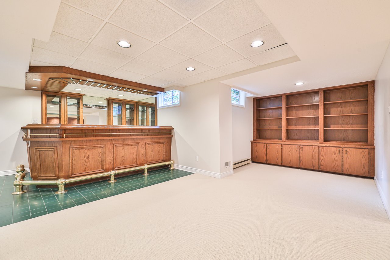 108 Whittington Place, Oakville