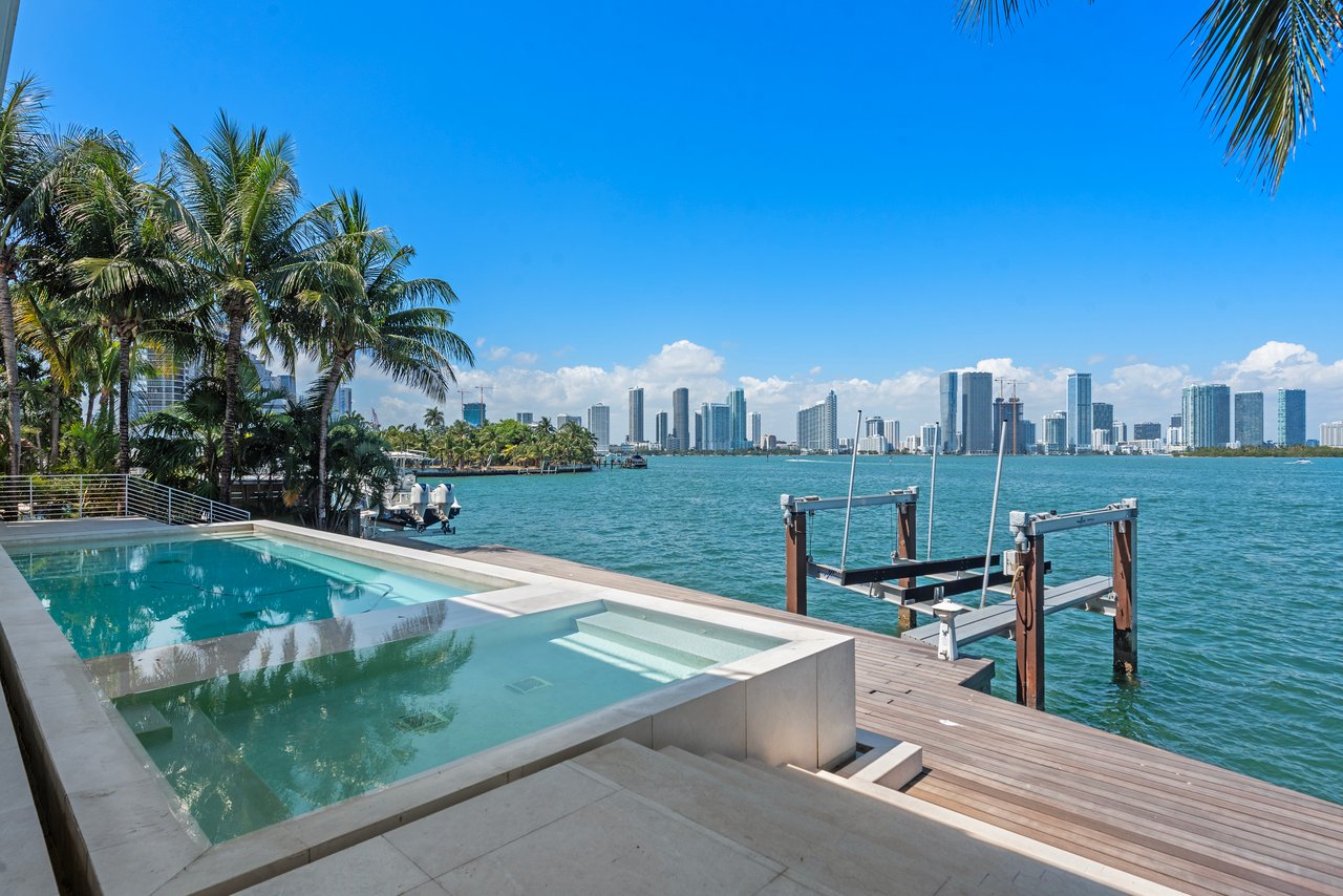 Mansion on N Venetian Way