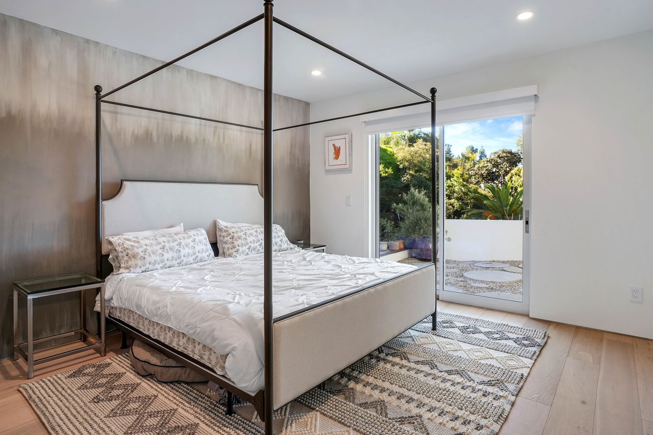 2615 La Cuesta Drive