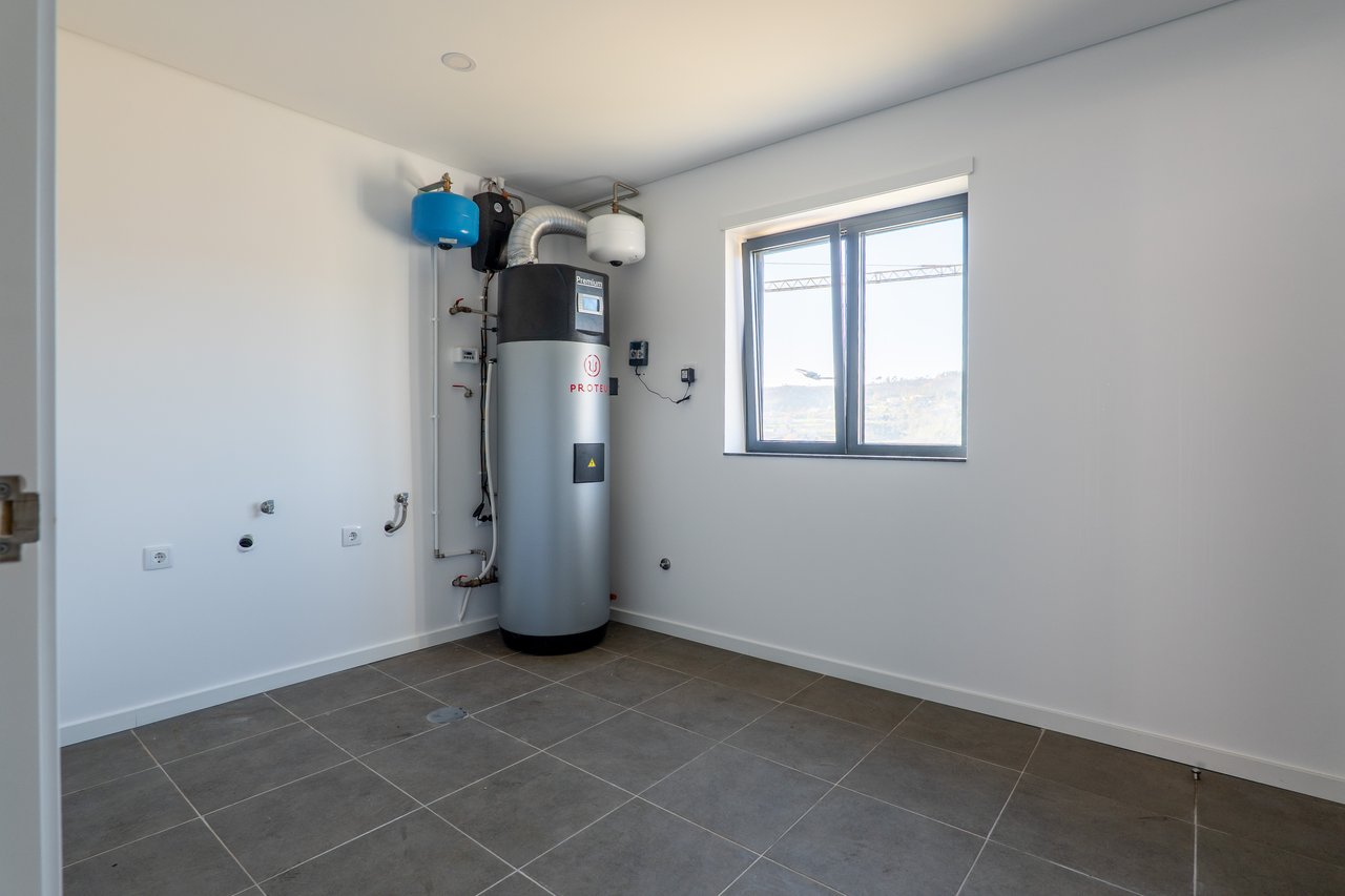  3-Bedroom Villa with Private Garage near Porto