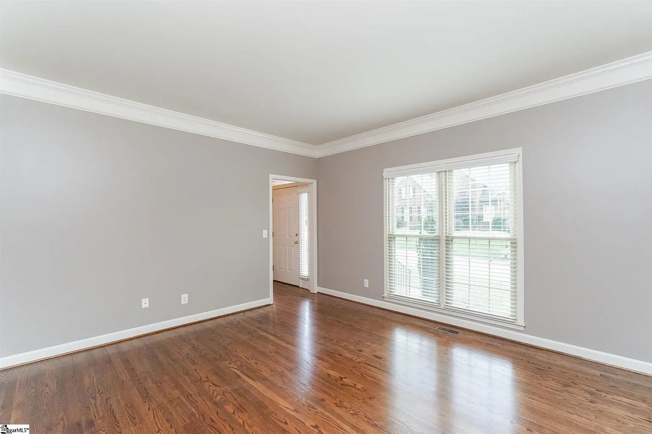 524 Meadowsweet Ln