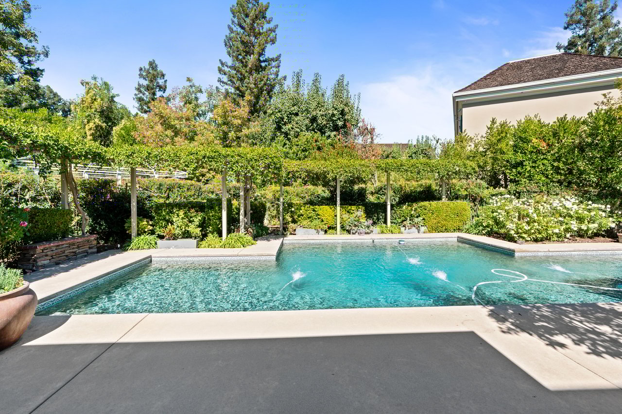 7285 N San Pedro Ave