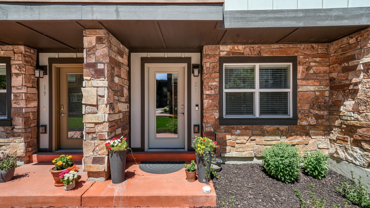 1370 Center Dr #21