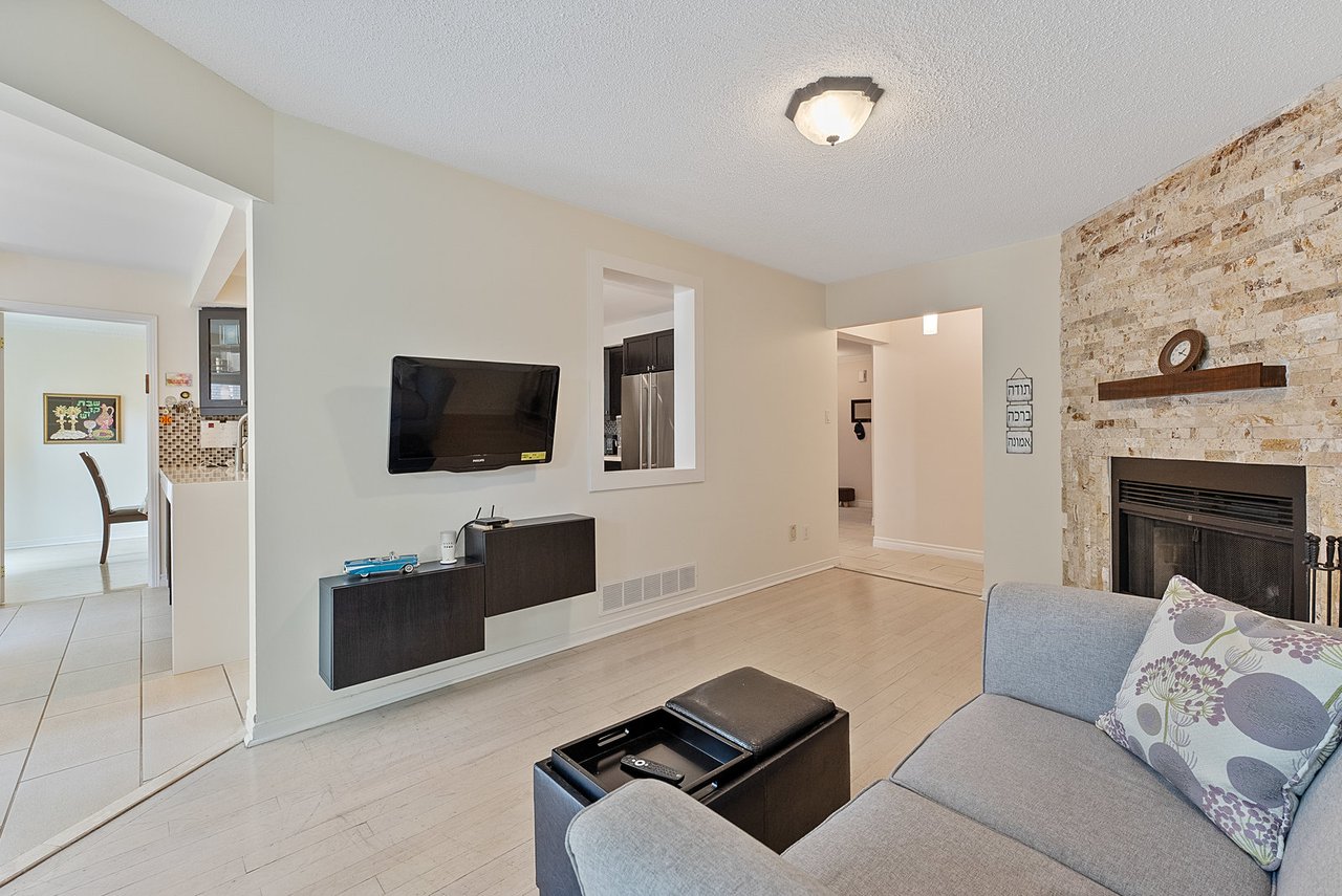28 Thornway Ave