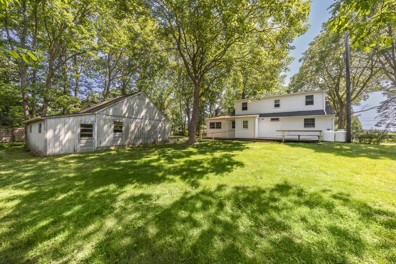  95 Sayres Path, Wainscott