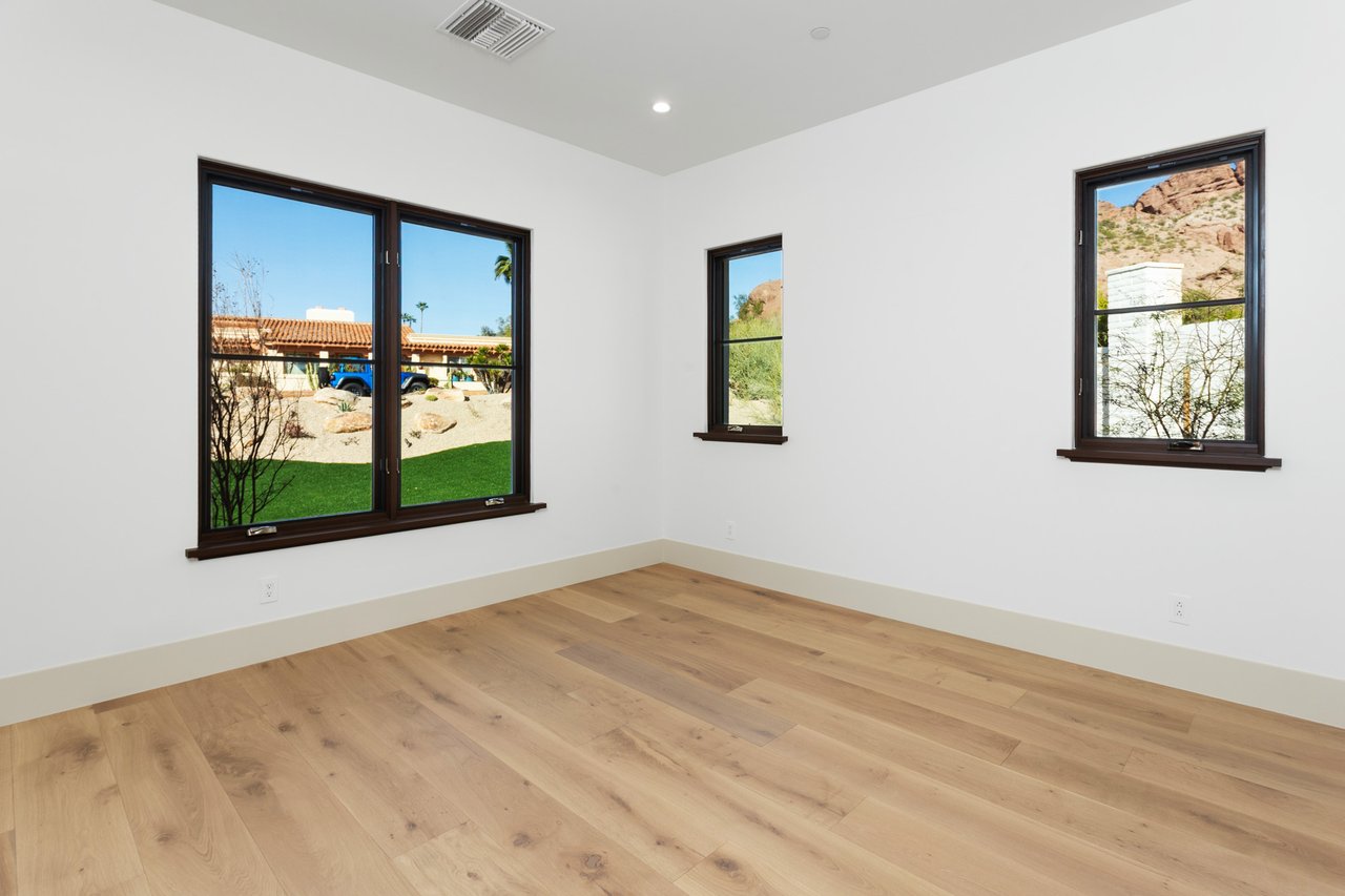 4605 E ROCKRIDGE Road