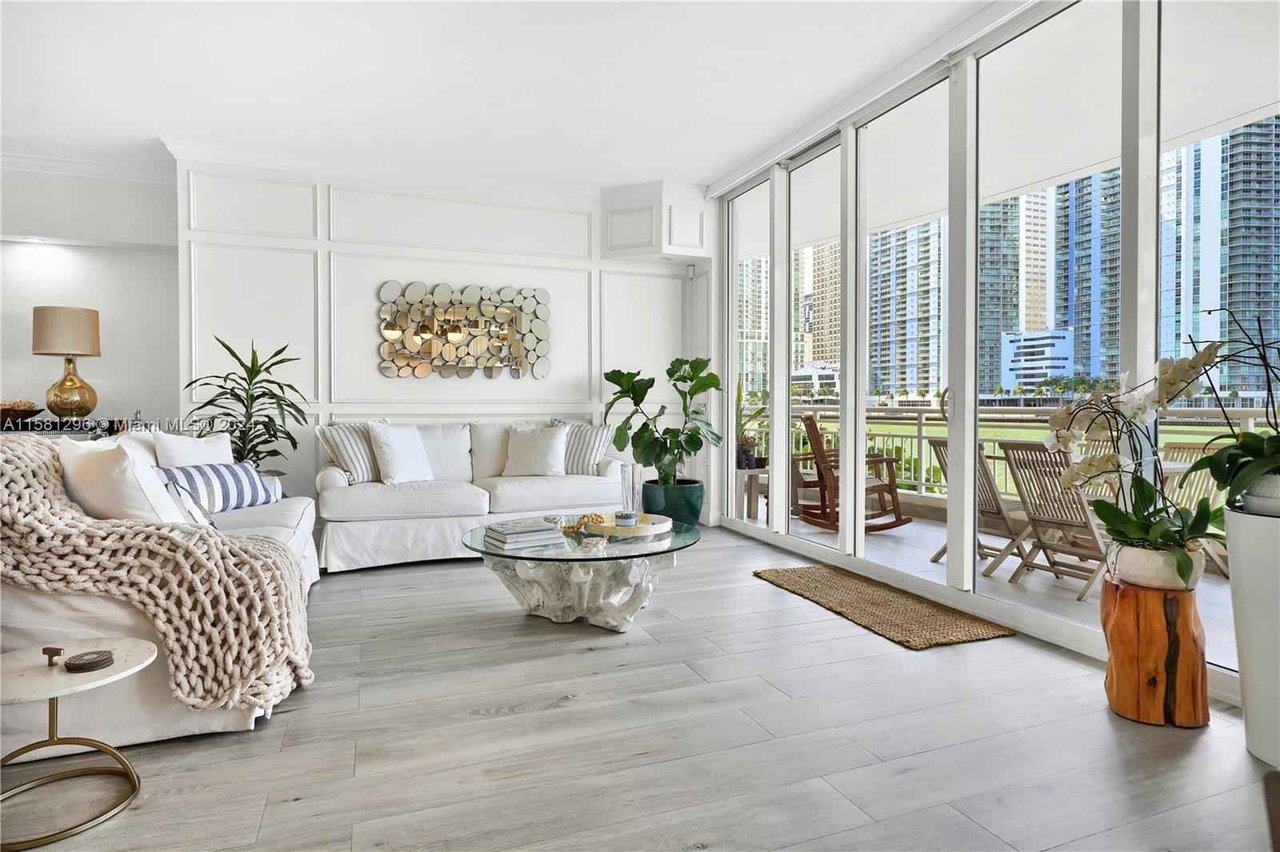 848 Brickell Key Dr Unit 204