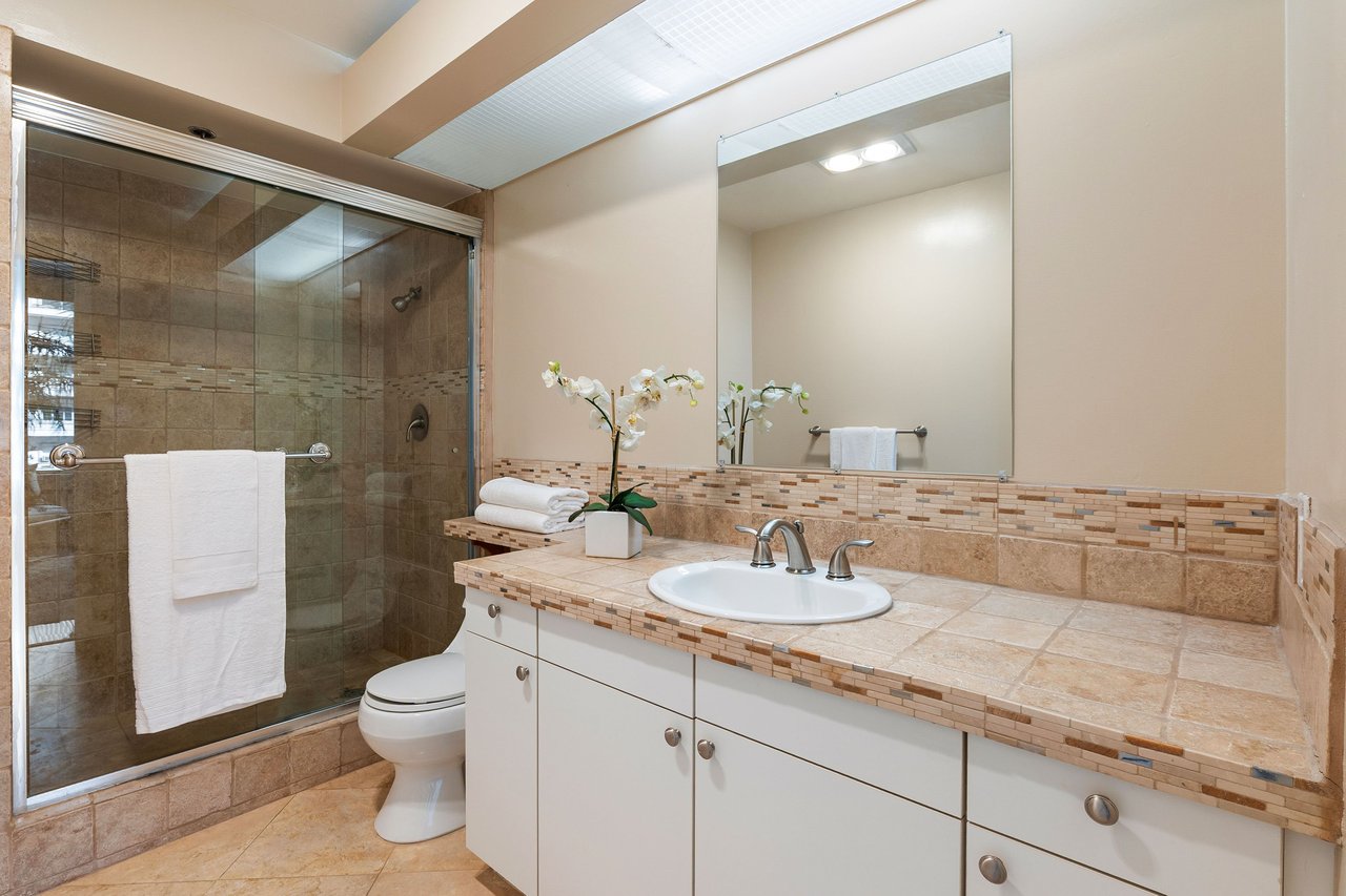 Park Wilshire #406, Wilshire Corridor