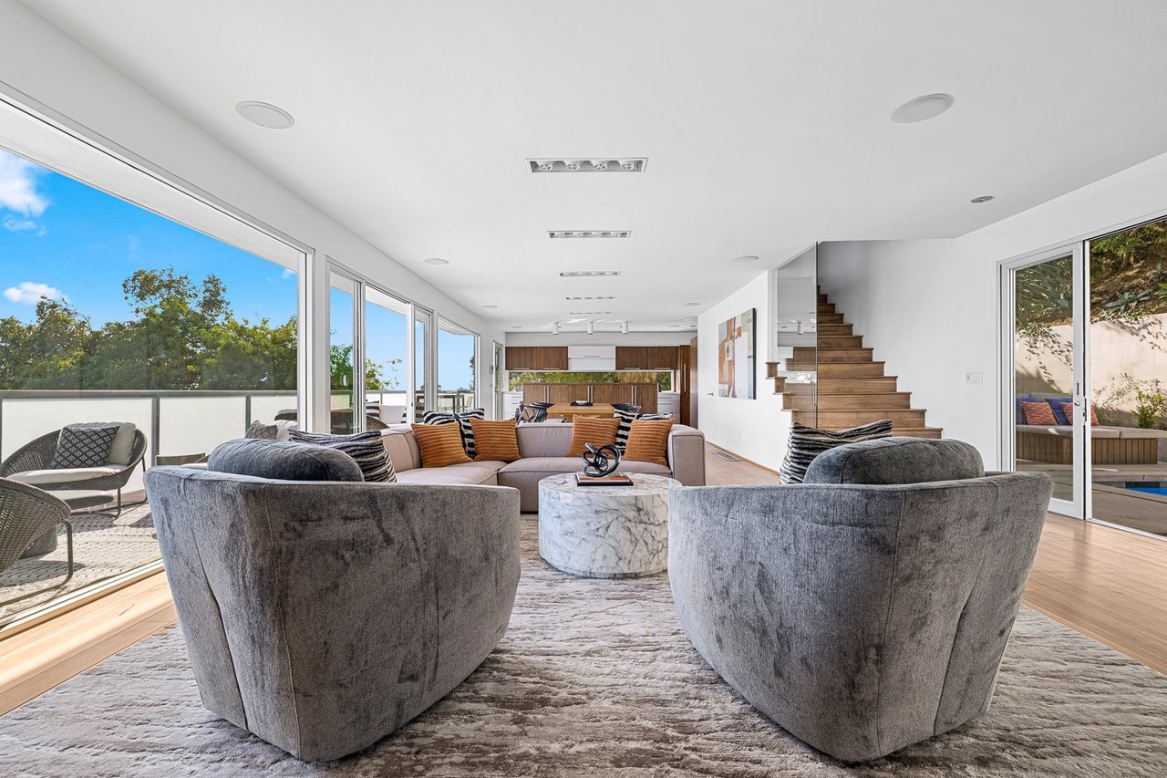 St Ives Dr, 90069