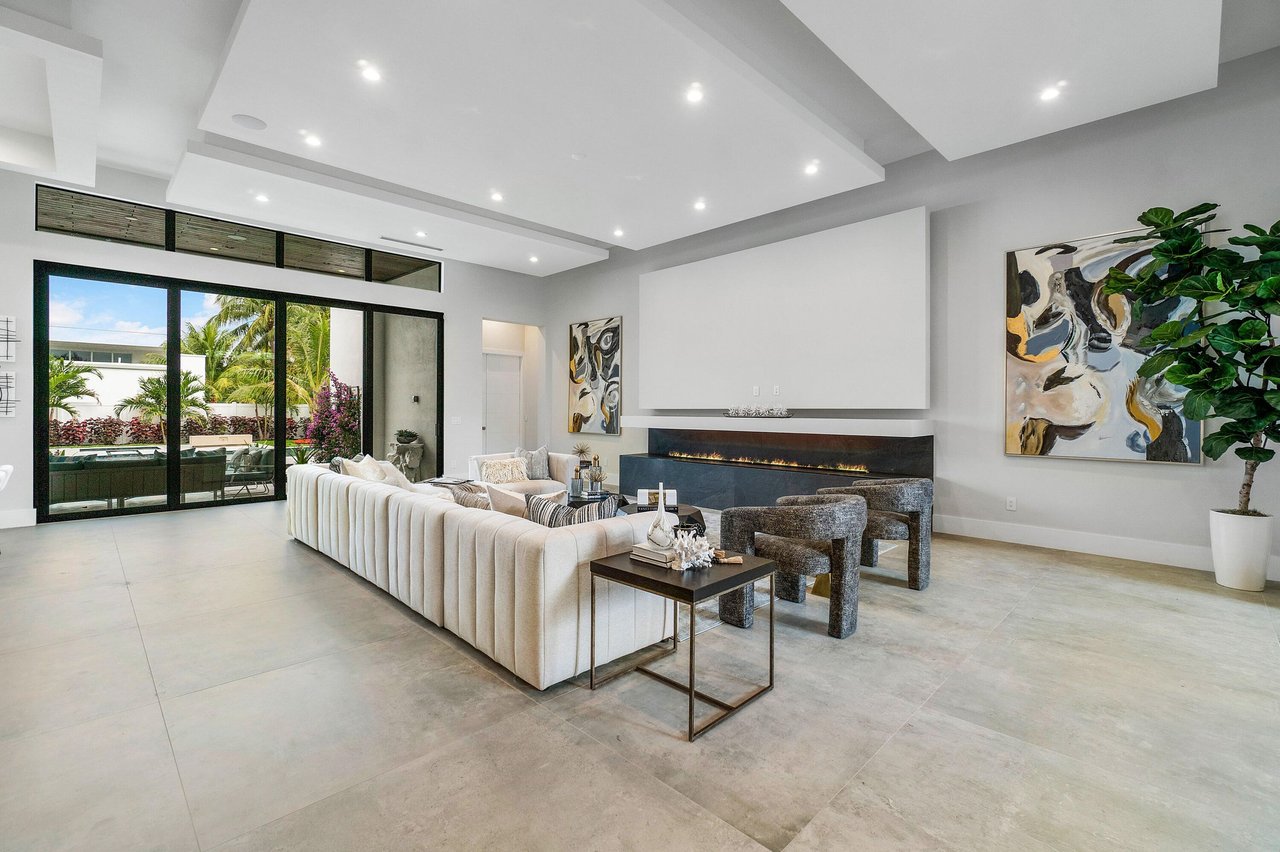 17 NW 15th St