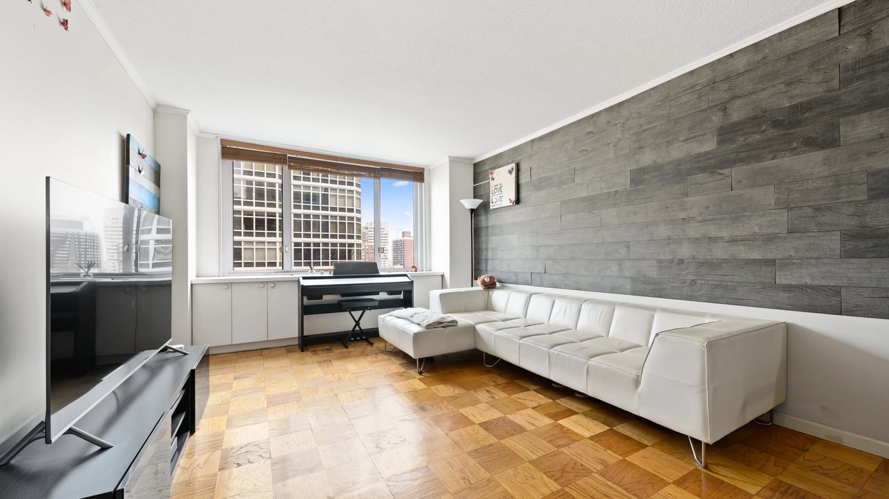 245 East 54th Street Unit: 27G