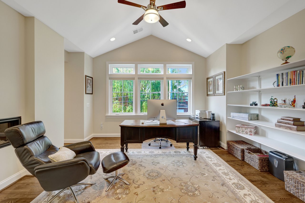 300 Jade Ct NW