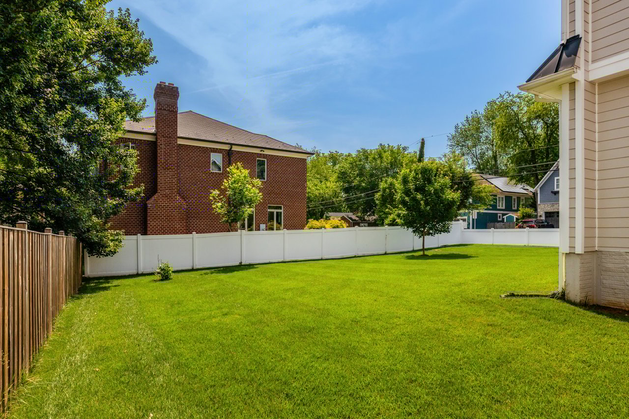 300 Jade Ct NW