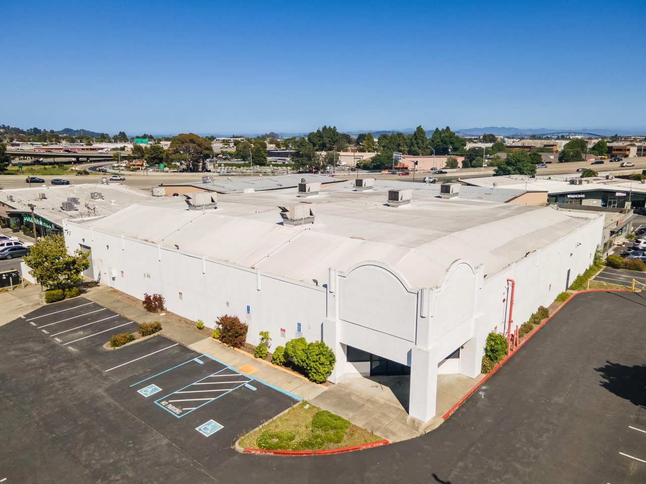 Retail Building For Lease 