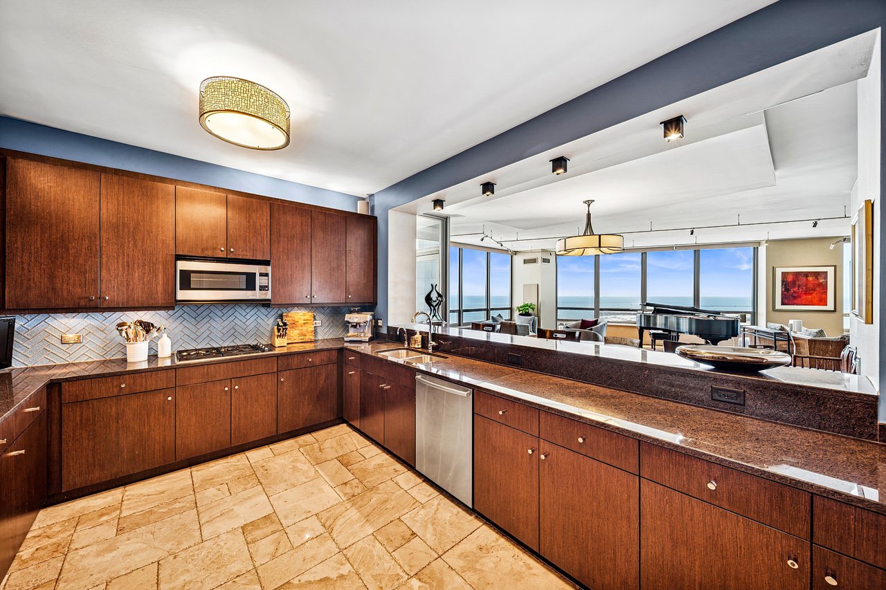 600 N Lake Shore Drive Unit: 1505 