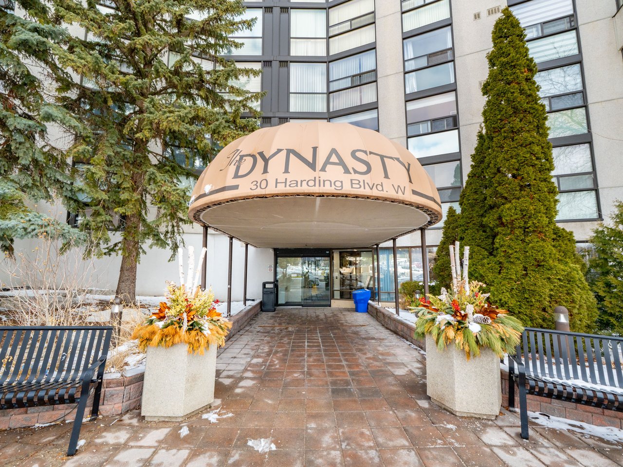 30 Harding Boulevard W, 404