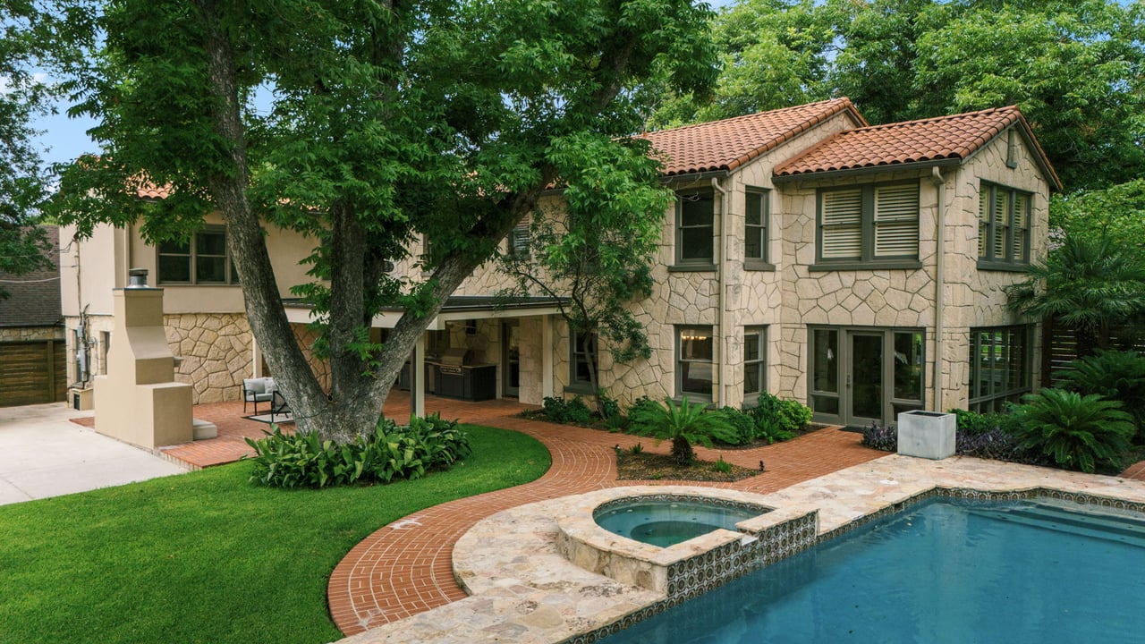 Luxury Property in Olmos Park