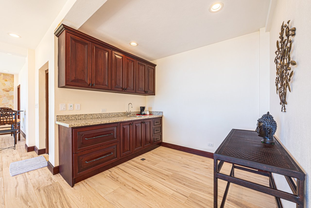 Nido Escondido, Playa Dominical