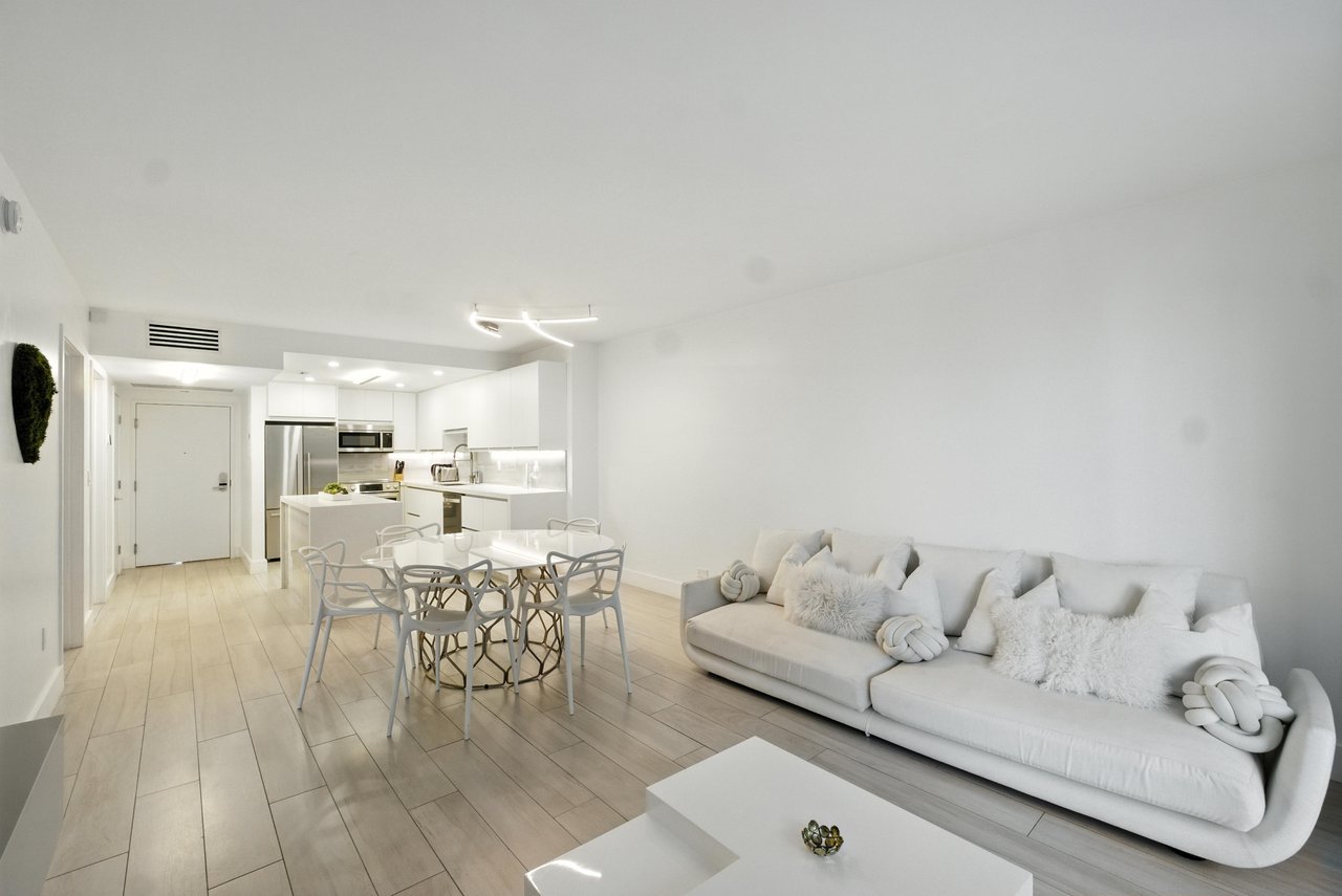 2301 Collins Ave #318  
