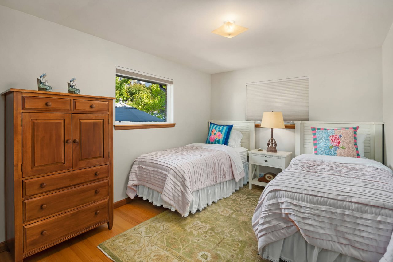 4105 SW Holly Street