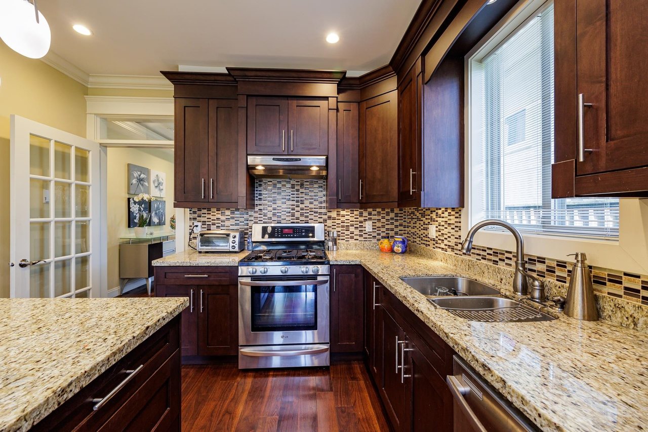 335 E 15th Street, North Vancouver