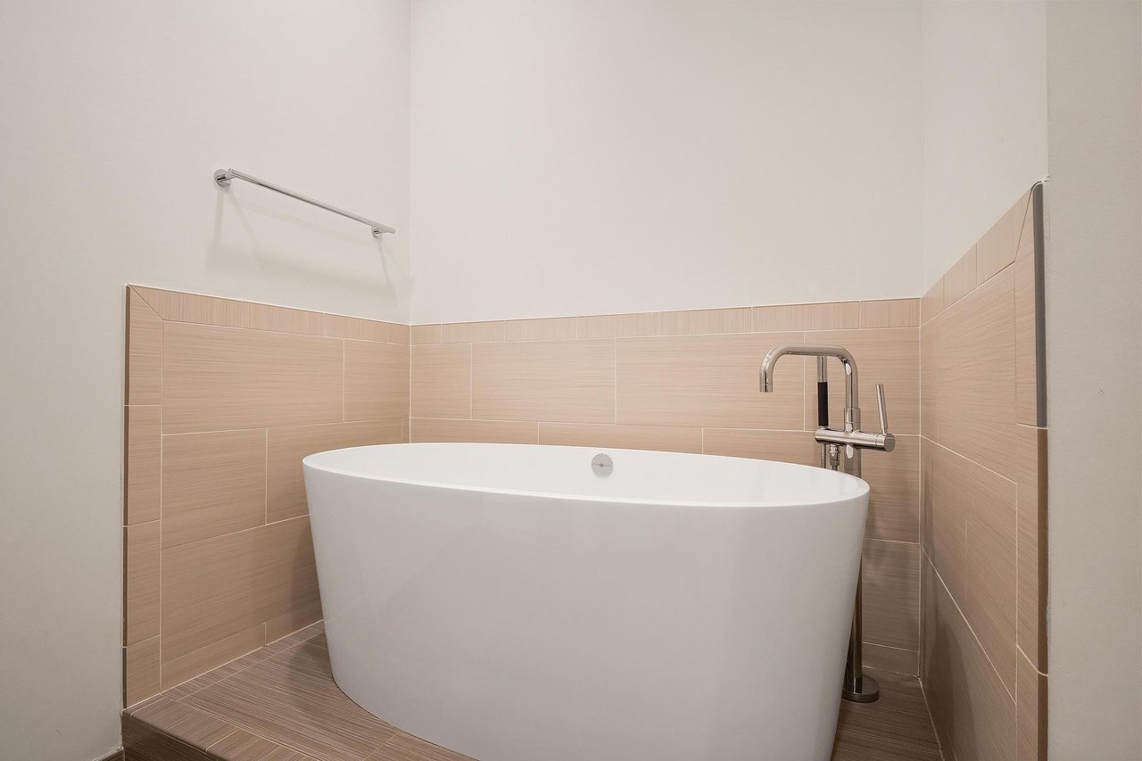 555 E 5th St, Unit 3022