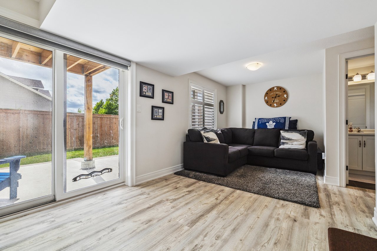 Beautifully updated END-UNIT townhome