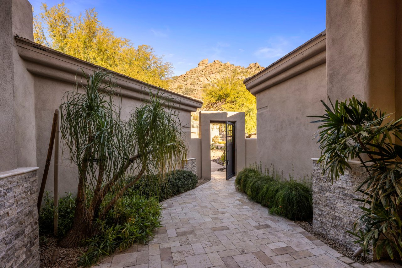 11129 E JUAN TABO Road