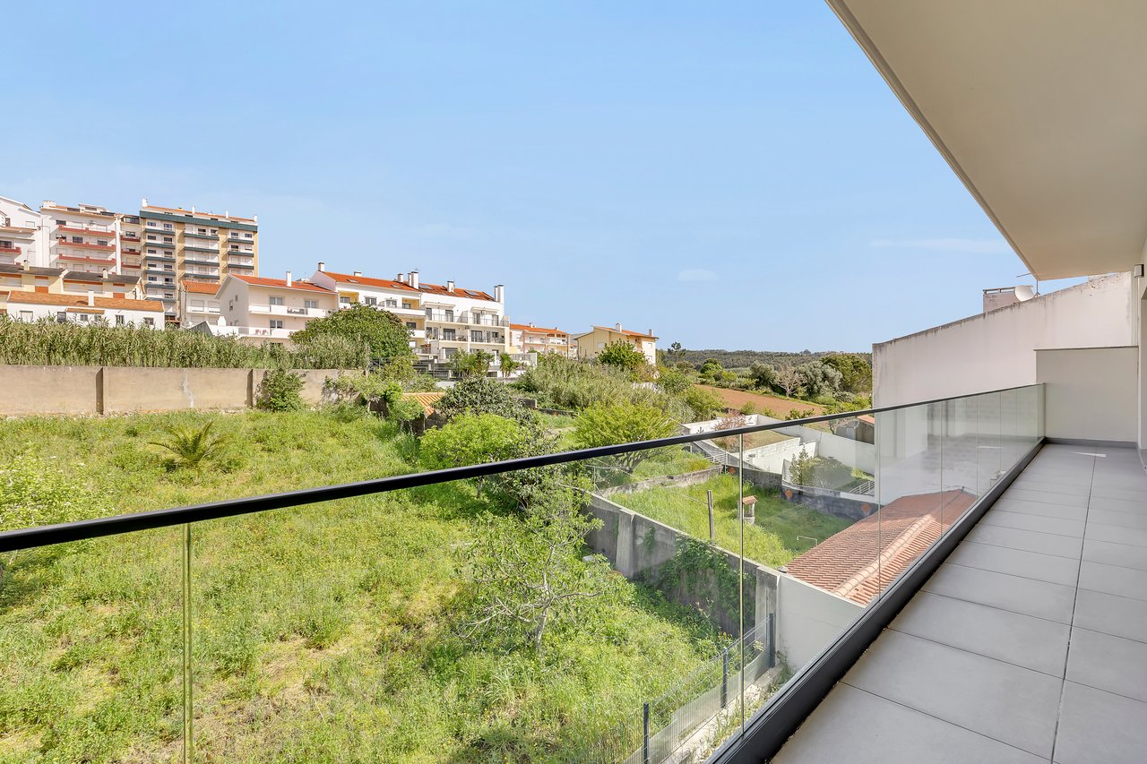 Bright Coastal Apartment with Large Terrace Just Steps from the Beach in Figueira da Foz