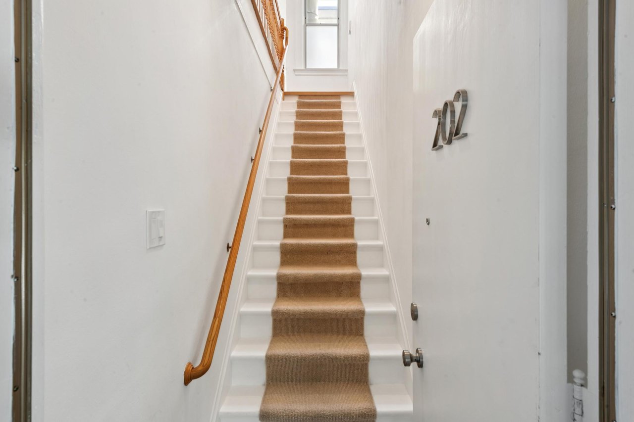 1845 Leavenworth #202