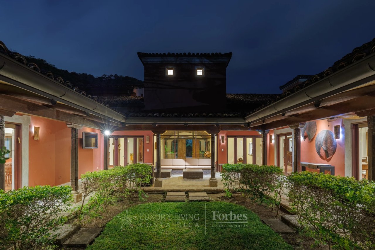 19759 - Architectural Hacienda Style Luxury Villa inTranquil Natural Oasis