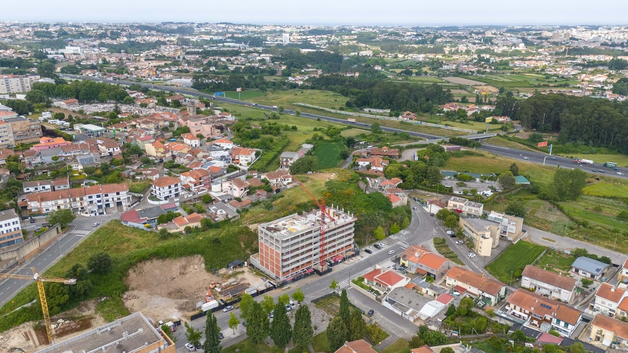 Modern 3-Bedroom Apartment with Balcony and Garage in Águas Santas, Porto Area