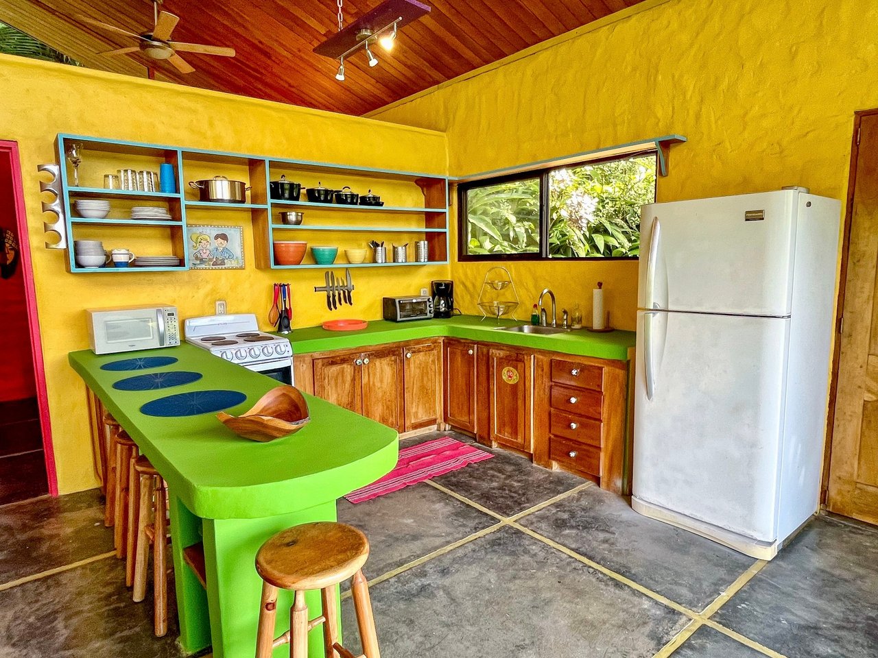 2.35 ACRES- 2 Bedroom Colorful Jungle Home With Ocean Views, Privacy, Room To Build More, Only 10 Min To Dominical!!!