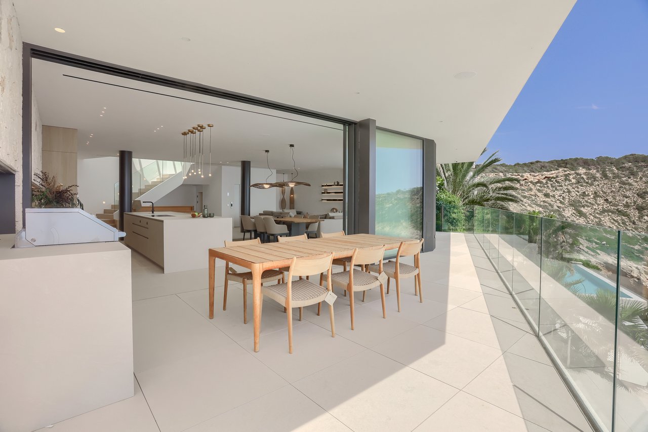 Modern Villa in The Exclusive El Toro Community