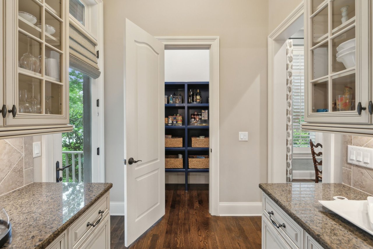 1025 Falling Leaf Cir