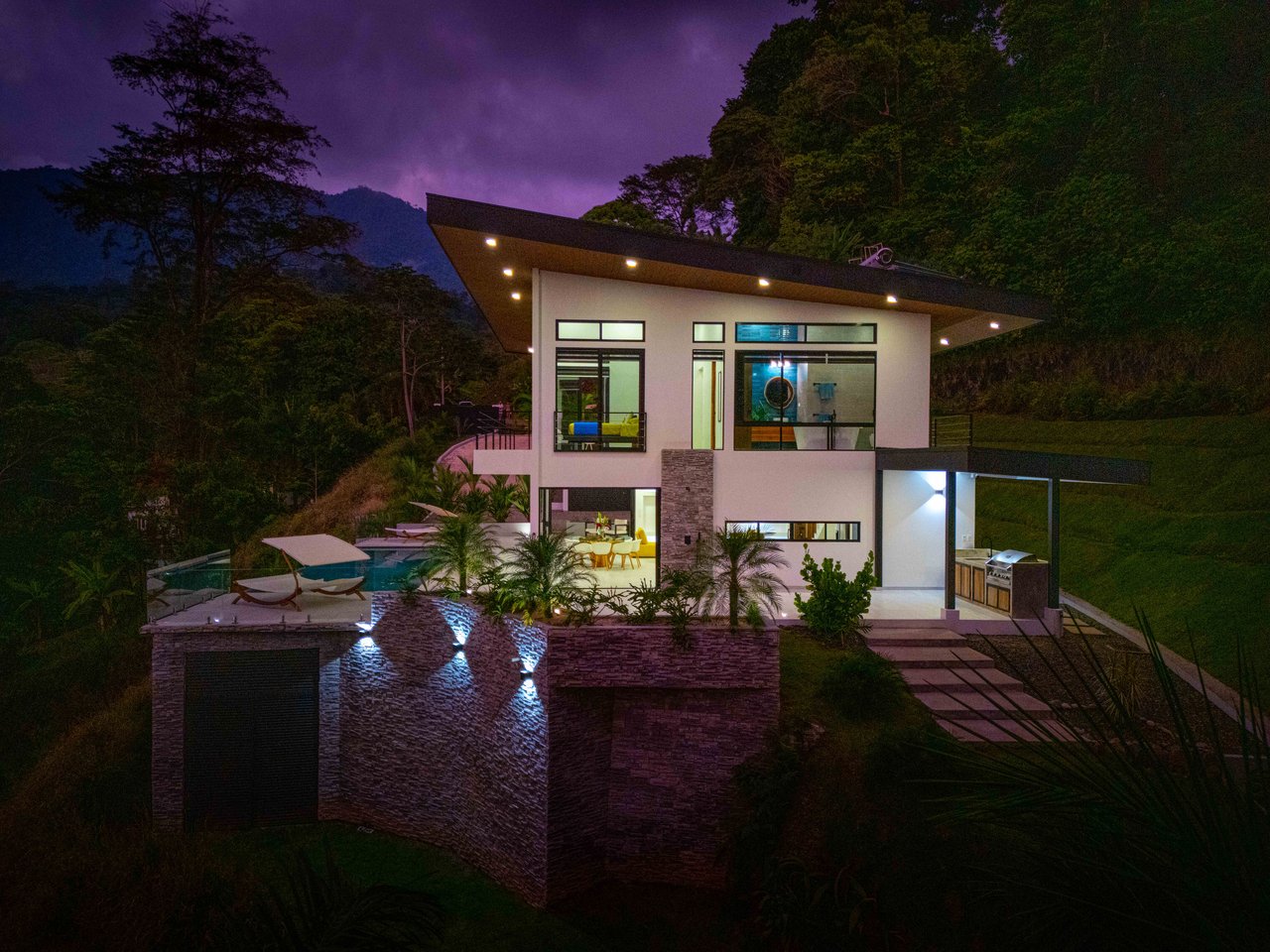 Luxury 4-Bed Home with Ocean & Jungle Views in Ojochal