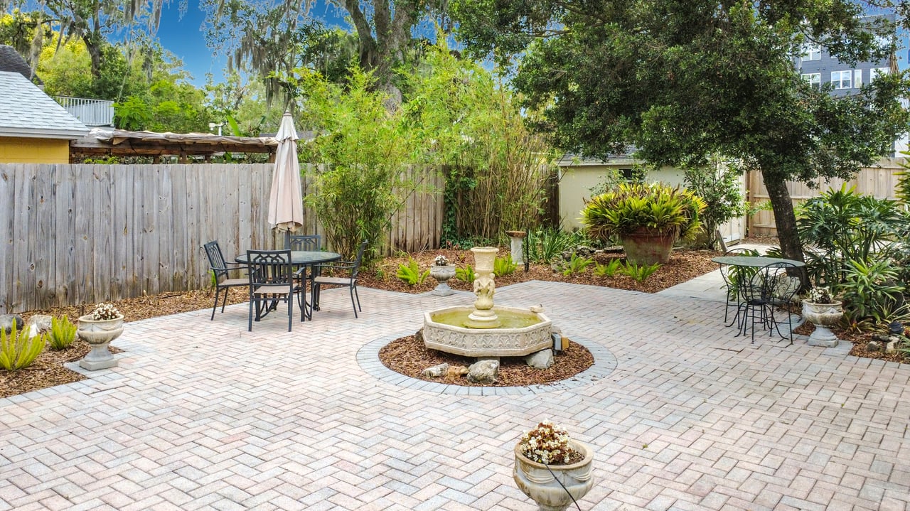 Charming 1925 Bungalow with Guesthouse in Orlando's Colonialtown