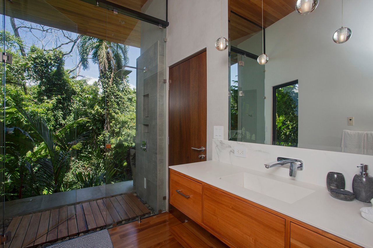Casa Sanctuary ·  Luxury Jungle Villa · Whale Tail View