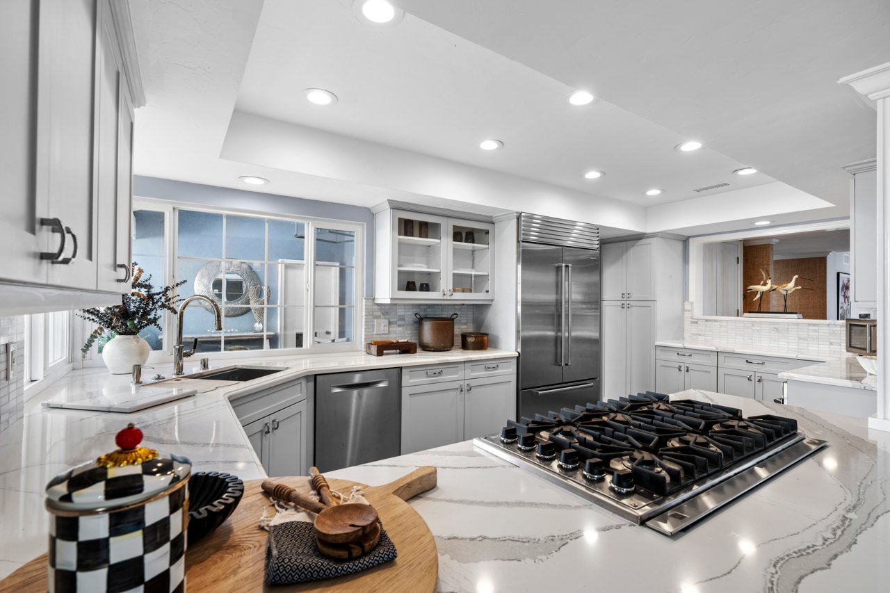 2606 Lighthouse