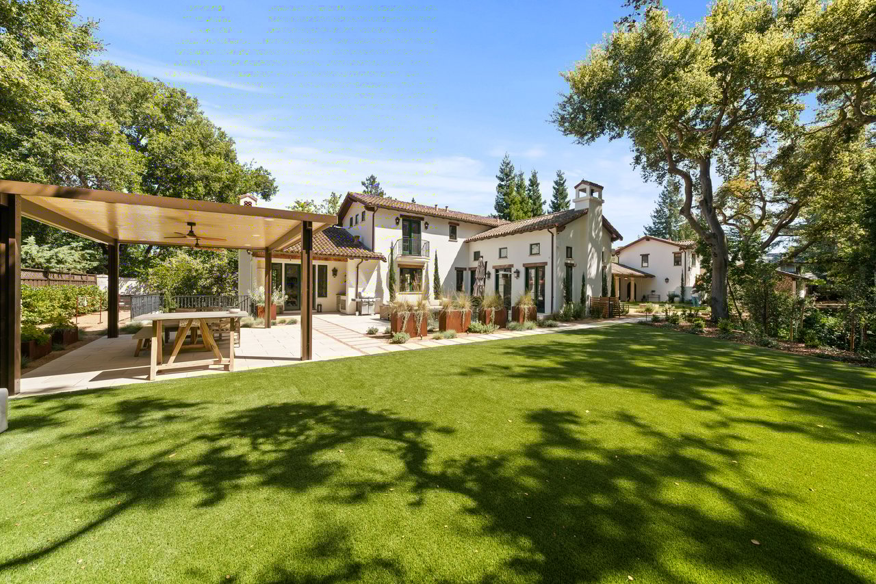 893 Laverne WAY
