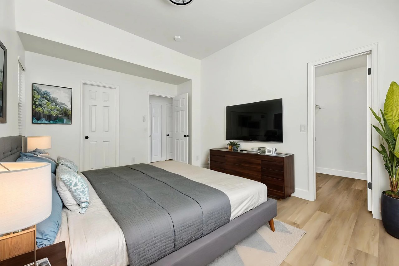 520 W 114th Pl