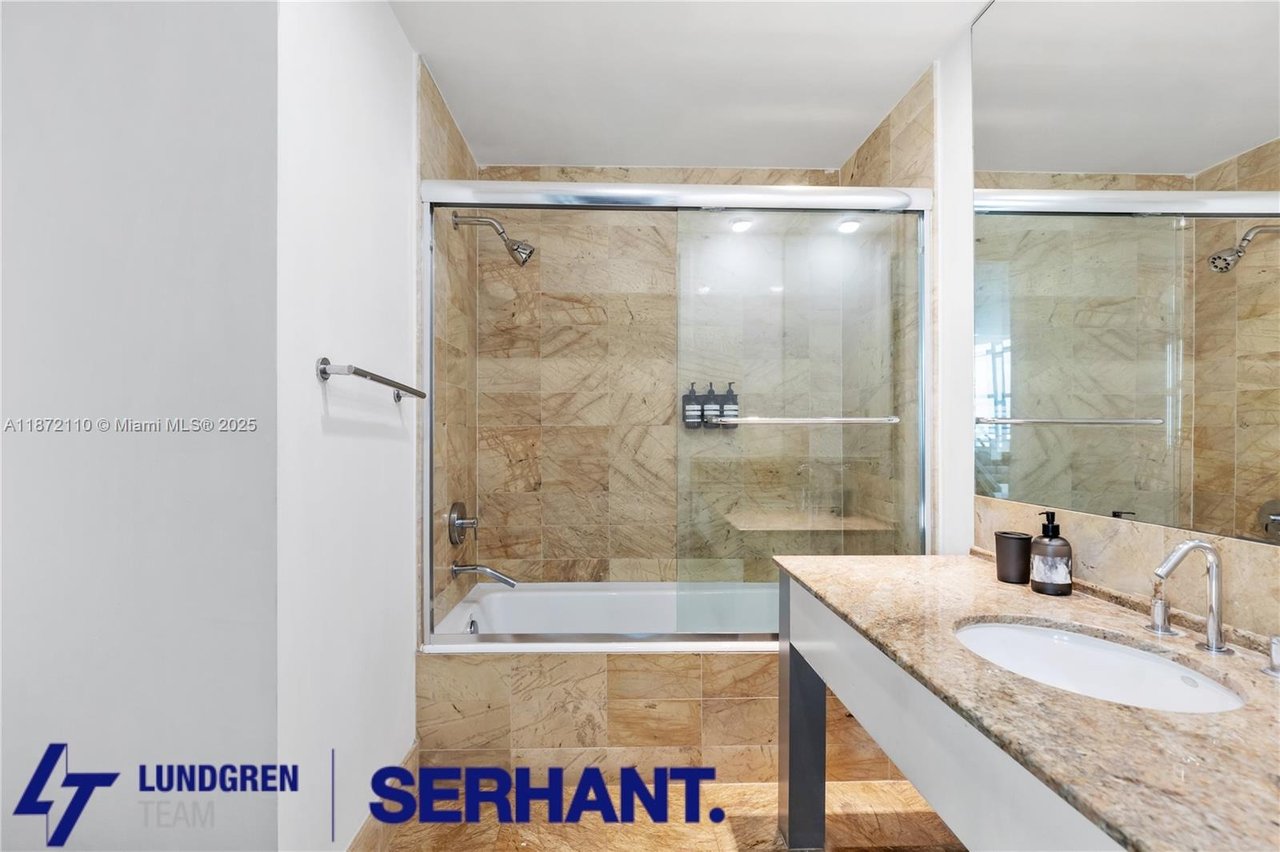 1395 Brickell Ave #3404