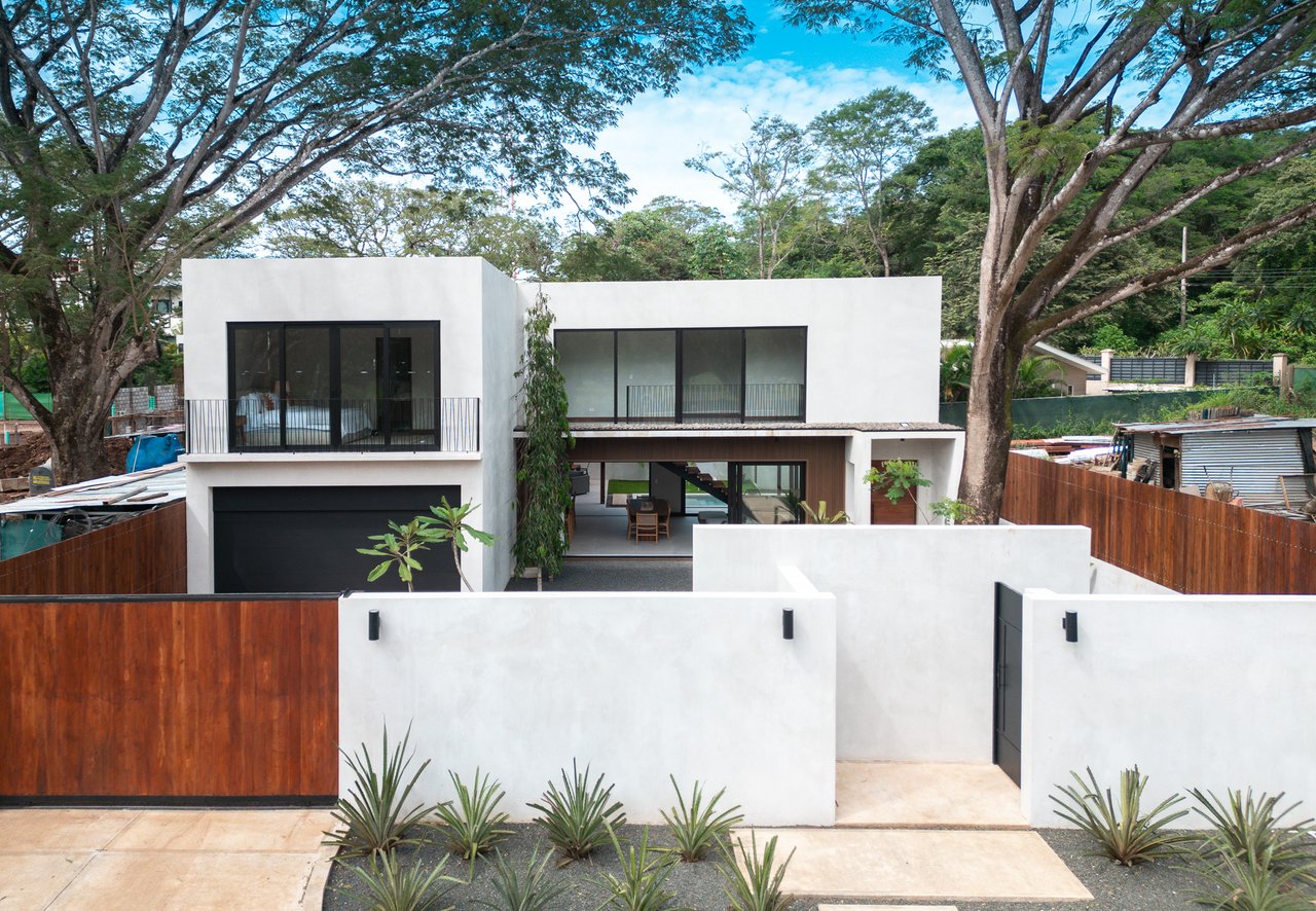 Casa Ko | Tropical Modern 4BR Retreat in Tamarindo with Exclusive Beach Club Membership