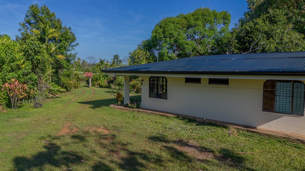 Vista Serena, beautiful House surrounded by nature in Villa Nueva de Quepos